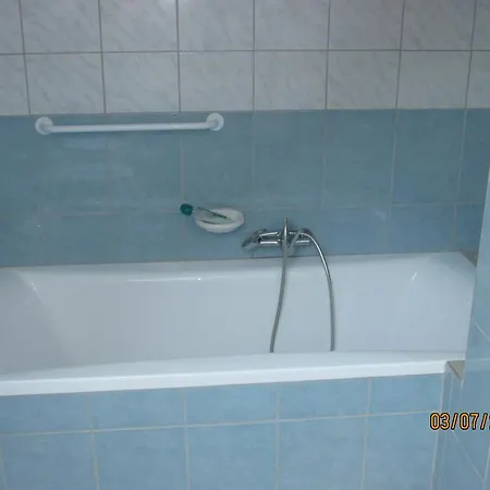 Kisherceg Szallashely בית הארחה