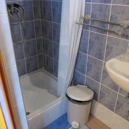 Kisherceg Szallashely 2* בודפשט