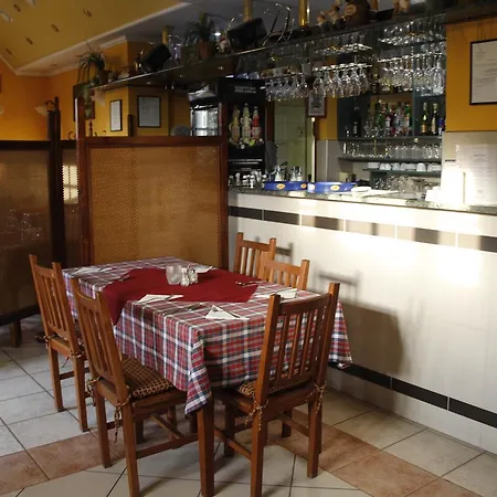 Kisherceg Szallashely בית הארחה 2*