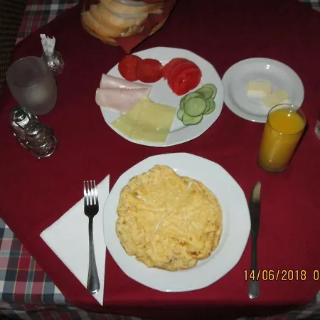 Kisherceg Szallashely בית הארחה